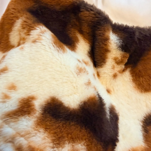 Cow Print Faux Fur Shorts – Size S (US 4) - Picture 4 of 7